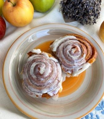 معجنات بالقرفة بمكونات سهلة