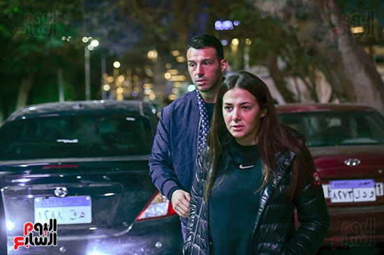 دنيا سمير غانم وزوجها الاعلامي رامي رضوان في العزاء