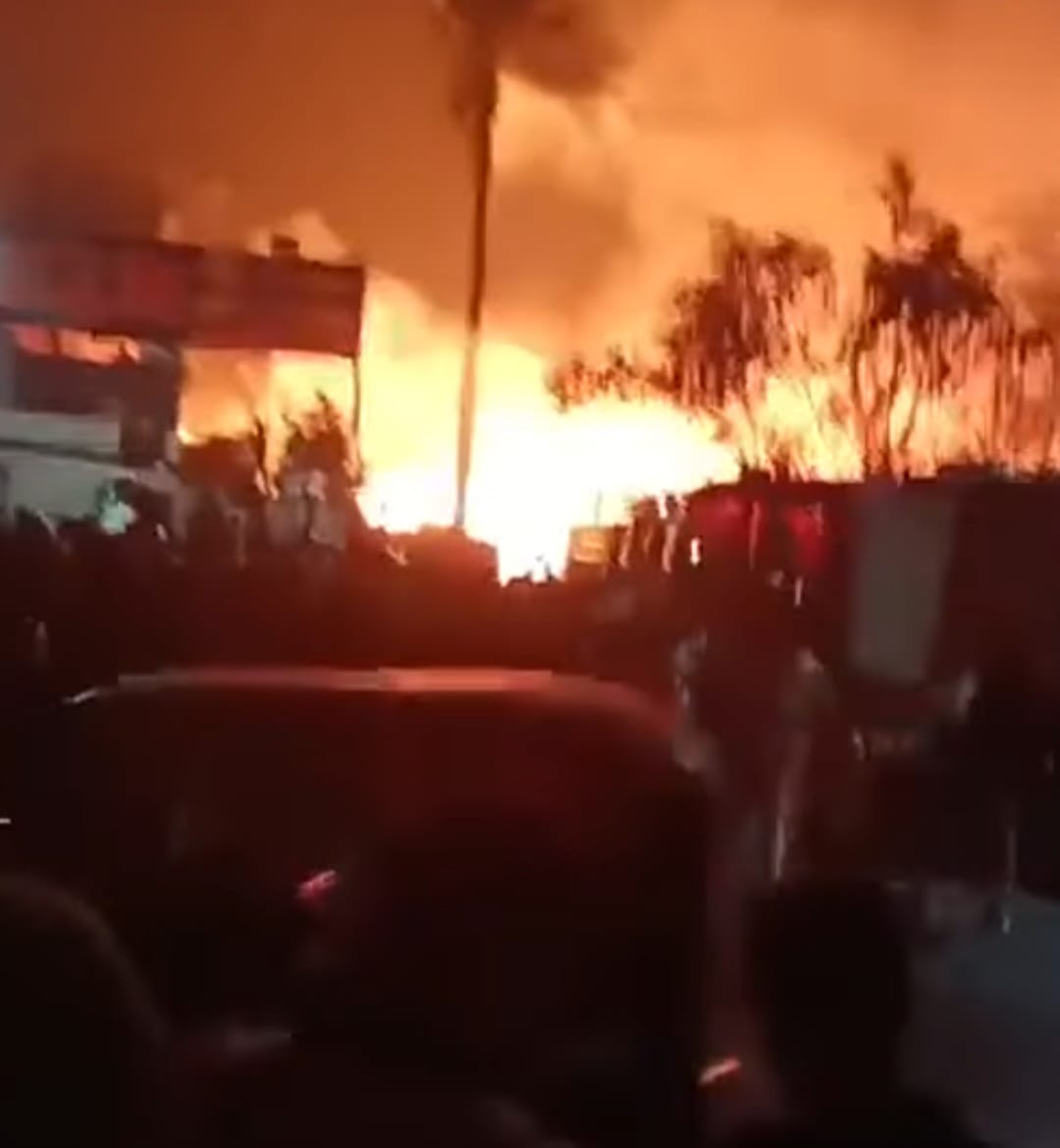 حريق مخزن اخشاب مؤسسة الزكاة (6)