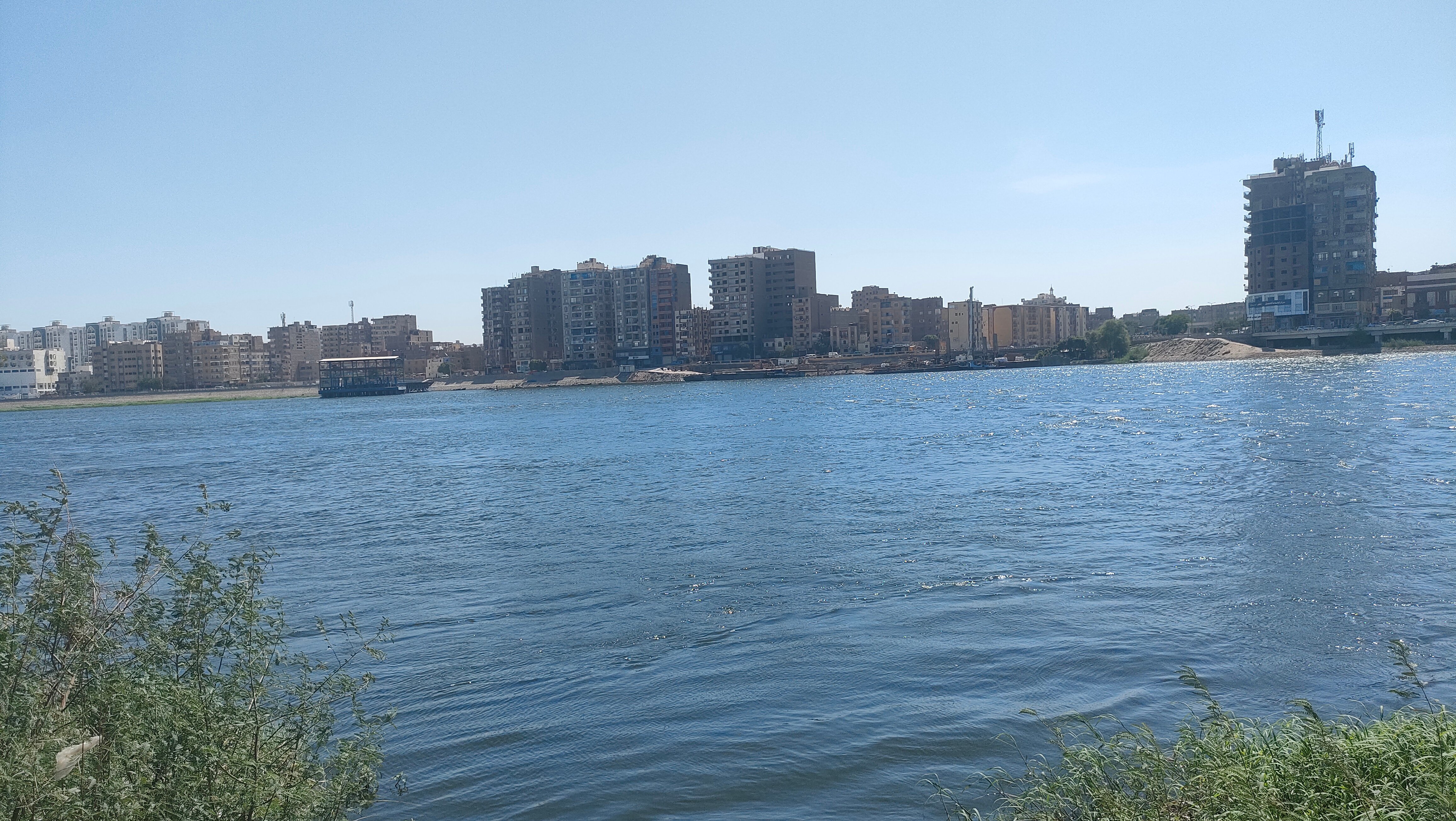 النيل فى مواجهة الممشى