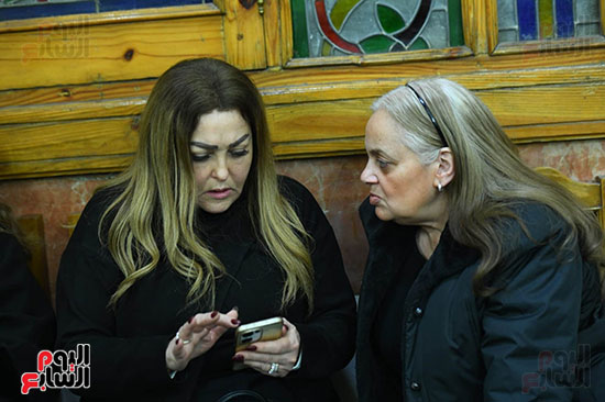 الفنانة نهال عنبر