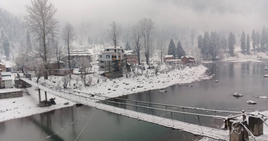 أمطار شتوية وثلوج تجتاح باكستان (6)