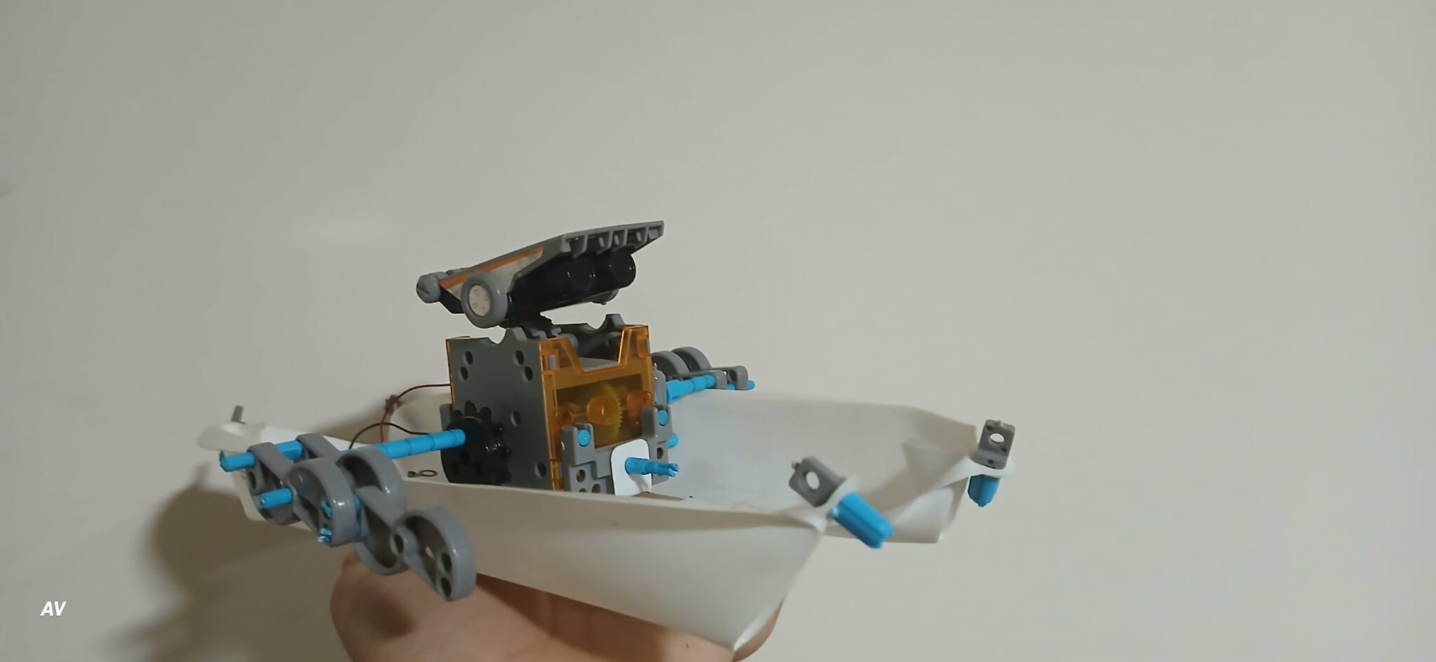 مجسم الربورت علي قارب