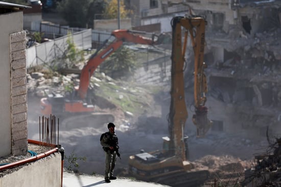 جرافات إسرائيلية تهدم مبنى فلسطينياً في القدس الشرقي (2)