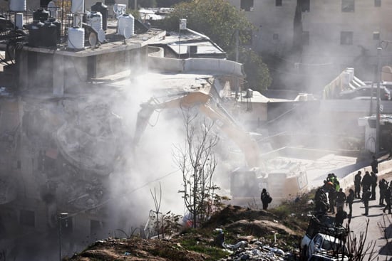 جرافات إسرائيلية تهدم مبنى فلسطينياً في القدس الشرقية (7)