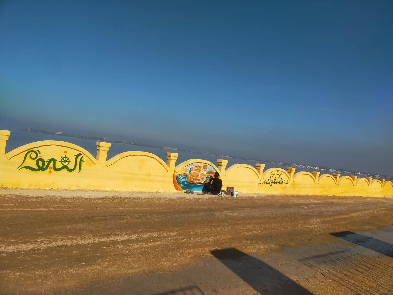 أعمال التجميل والتطوير على شاطئ بحيرة قارون