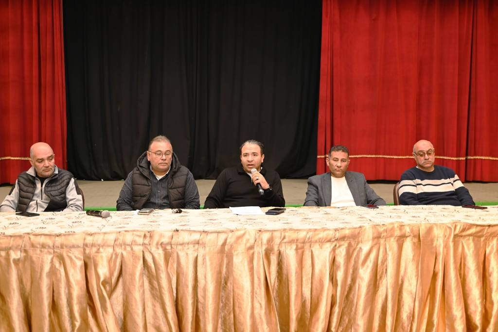 مدير النادي مع القيادة التنفيذية