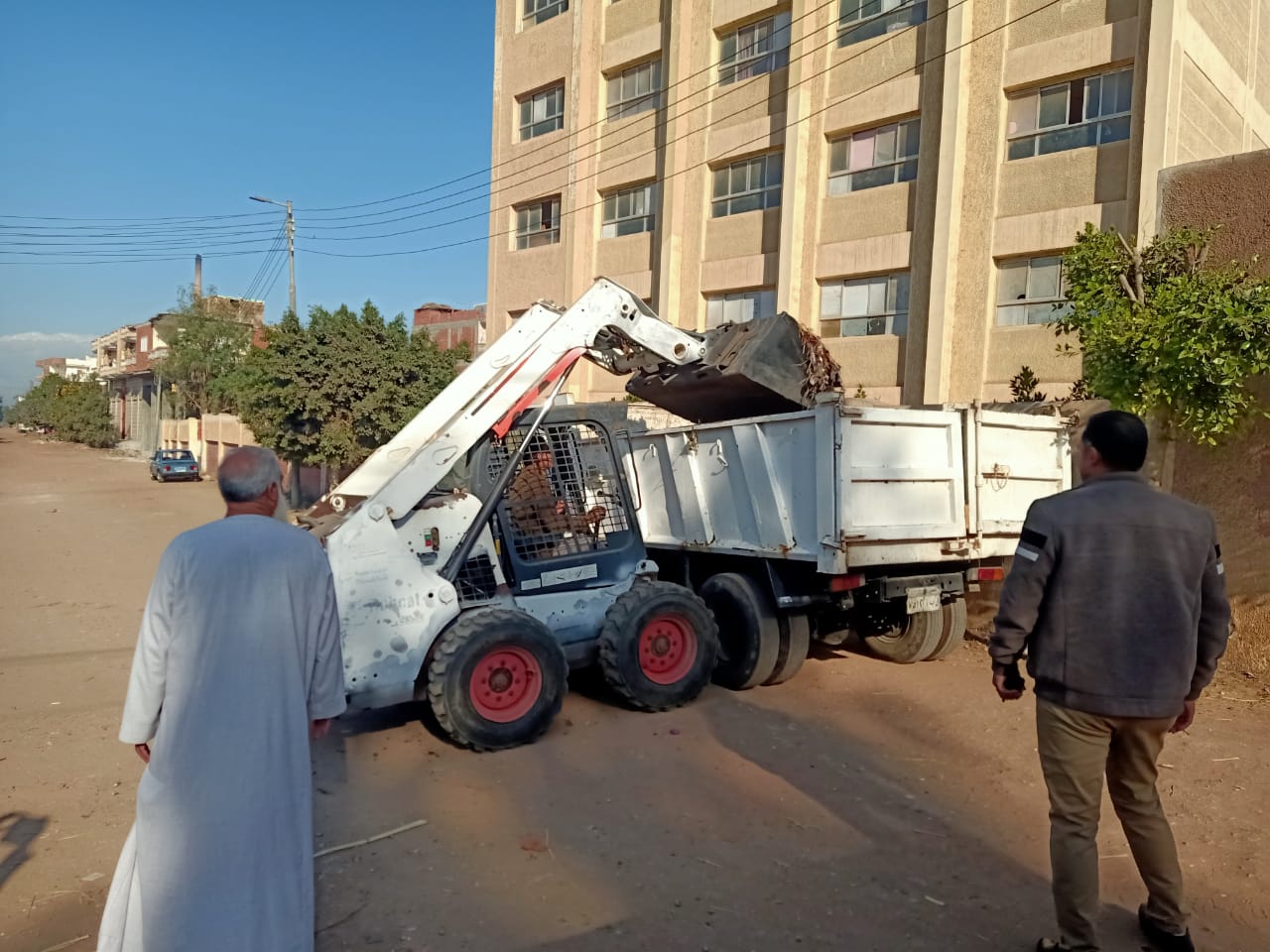 حملات نظافة مكثفة وغسيل الارصفة بدسوق