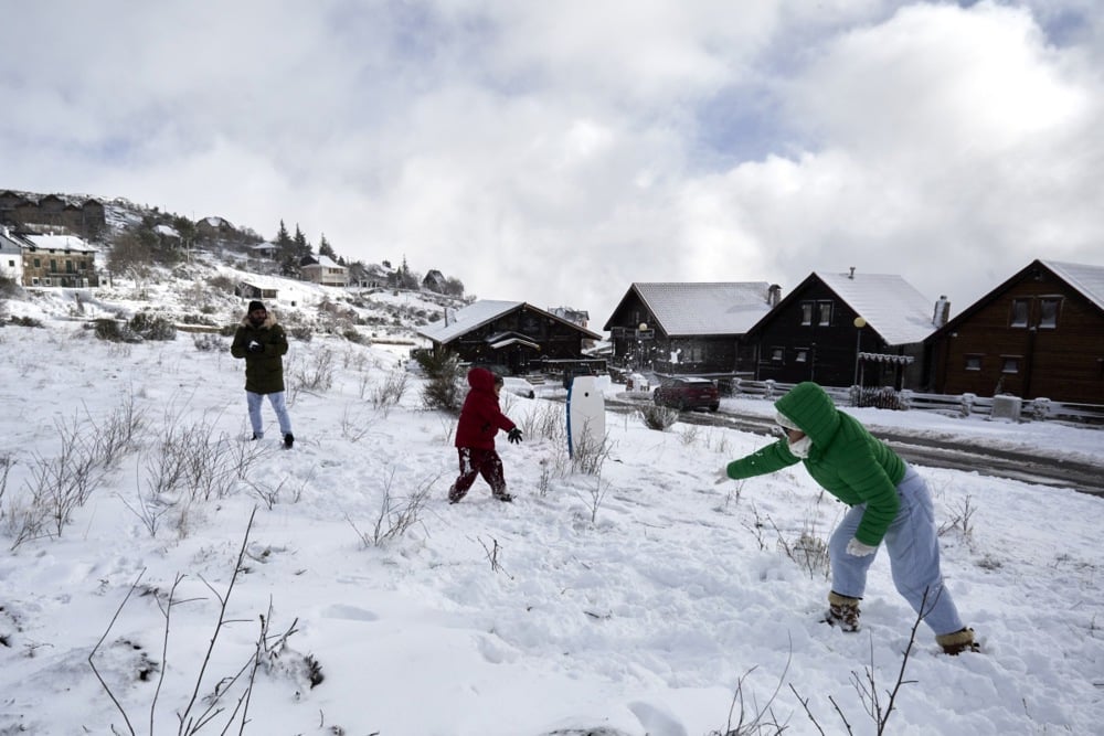 غطت الثلوج العديد من مناطق البرتغال (2)