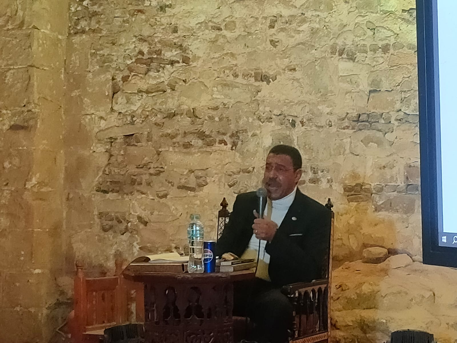 الدكتور طارق فرج المرشد السياحى الباحث فى علم المصريات (1)