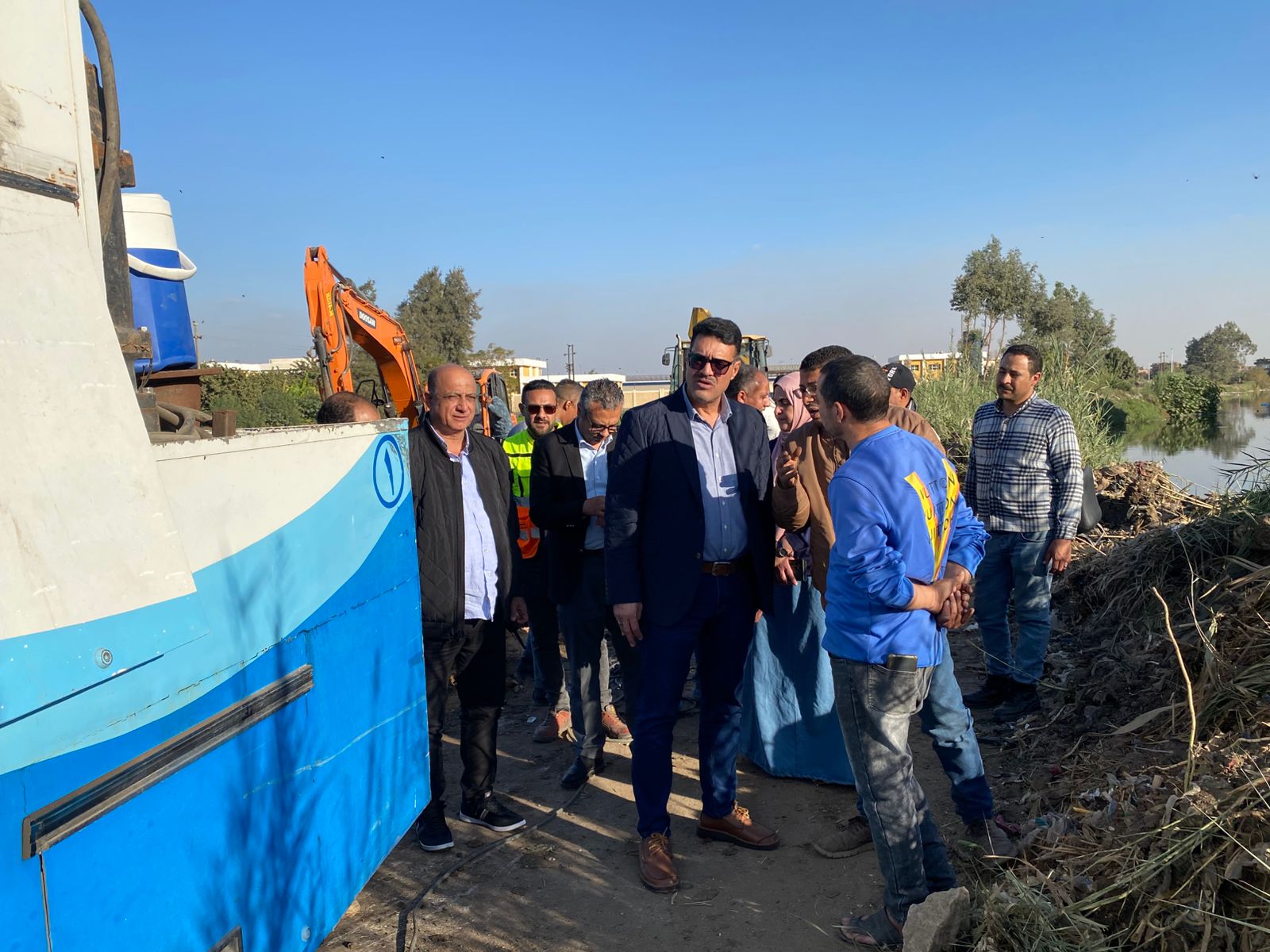 متابعة فرق الإصلاح بموقع العطل