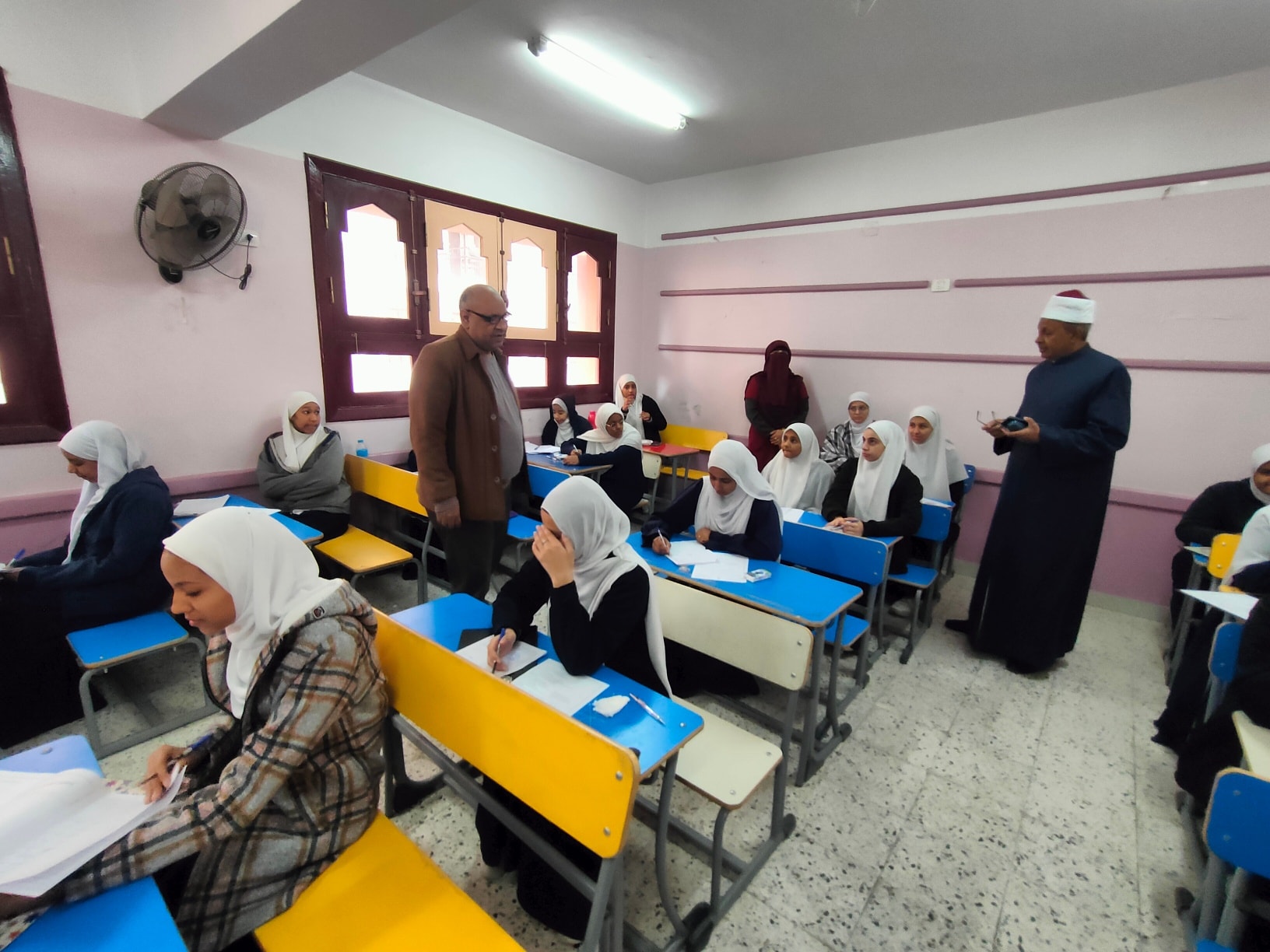 متابعة أعمال إمتحانات النقل للمرحلة الثانوية الأزهرية بالأقصر