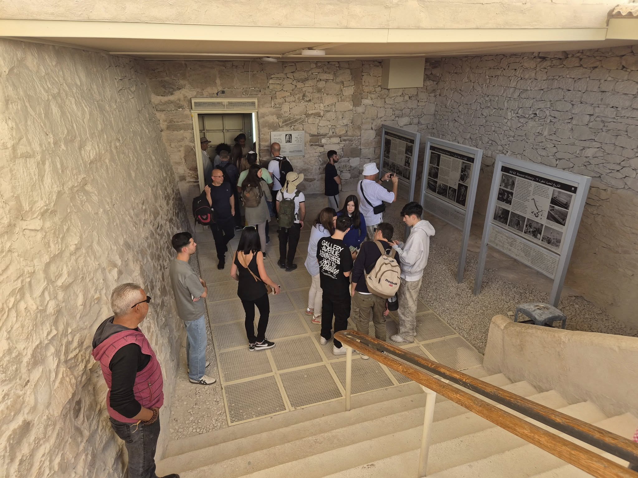 إقبال سياح العالم فى قلب مقابر الملوك والملكات