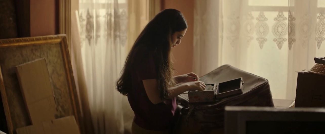 ياسمينا العبد تكتشف خيانة والدتها في مسلسل ميد ترم (1)