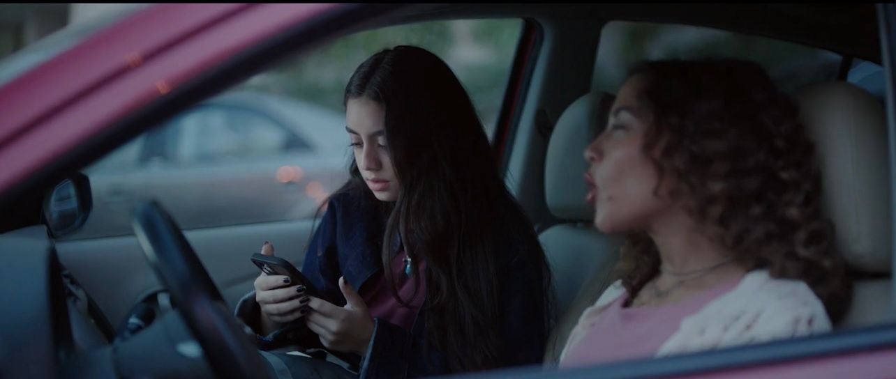 ياسمينا العبد تكتشف خيانة والدتها في مسلسل ميد ترم (4)