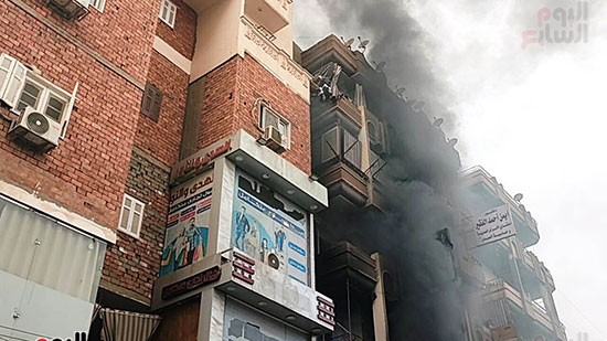 دخان-كثيف-من-جراء-الحريق-