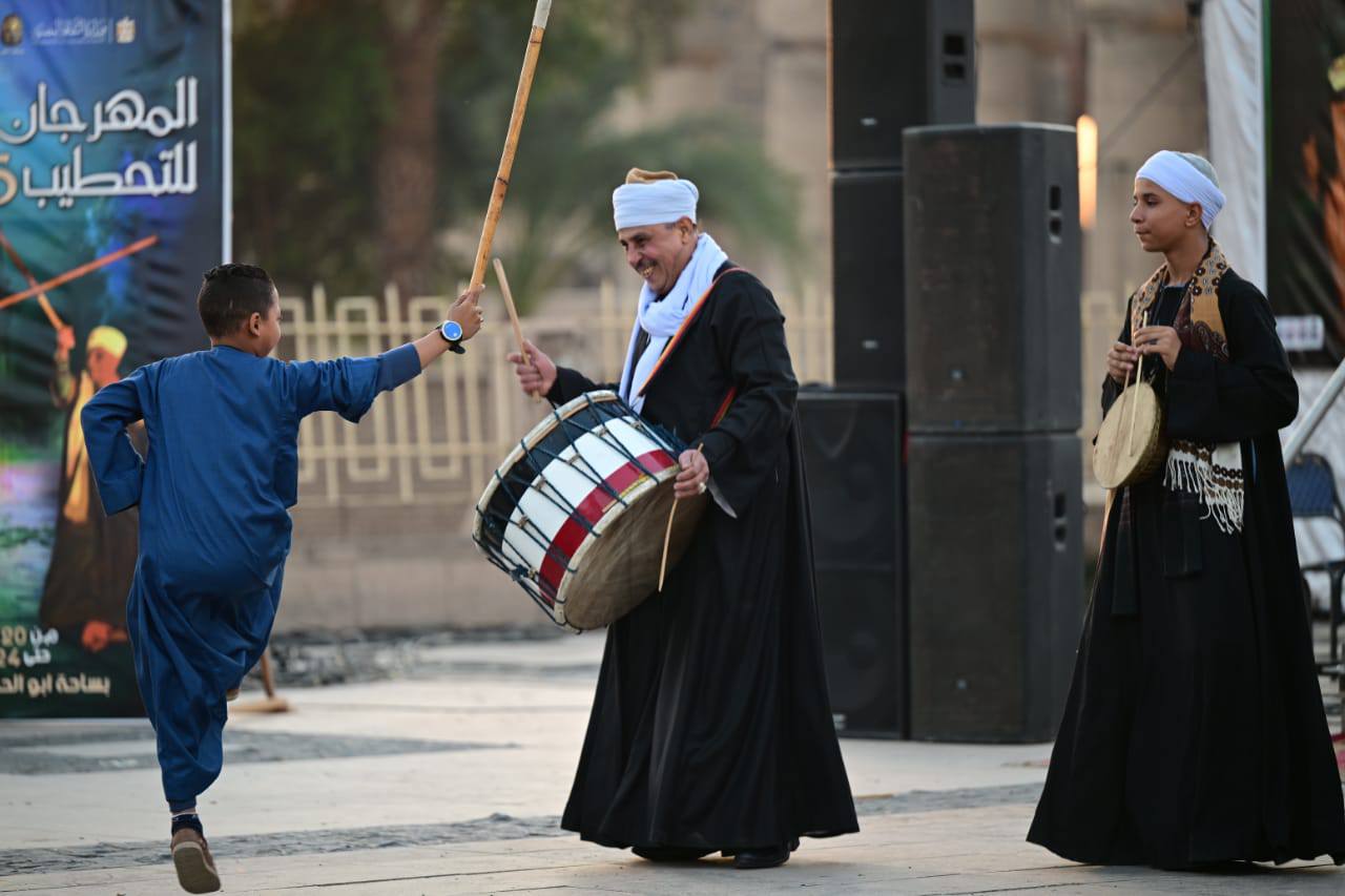 فرحة الأطفال فى مهرجان الأقصر القومى للتحطيب