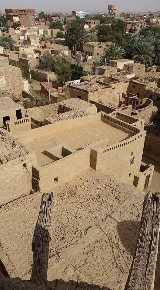 مشهد علوى من القرية