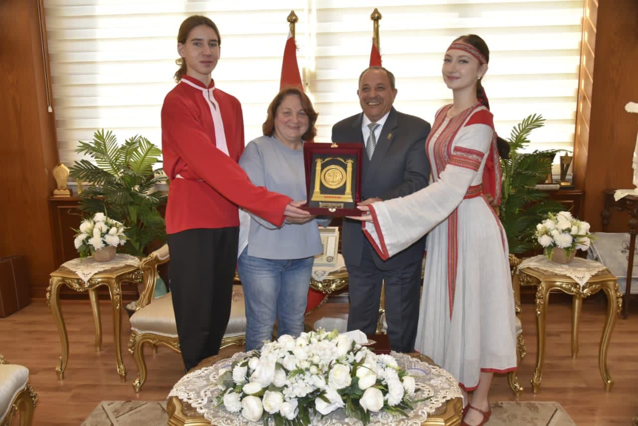 التكريم لاحدى الوفود