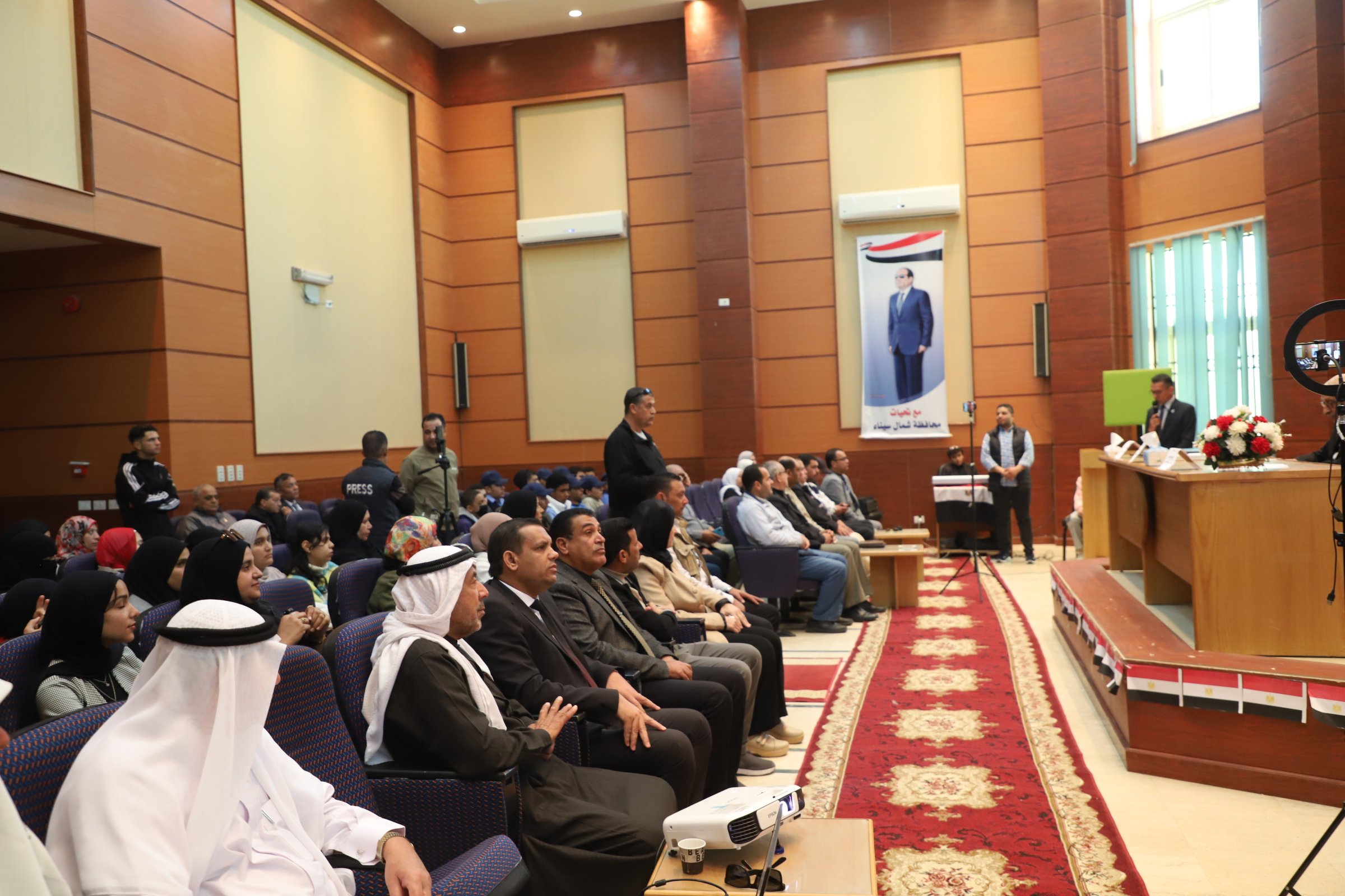 المشايخ اثناء الندوه 