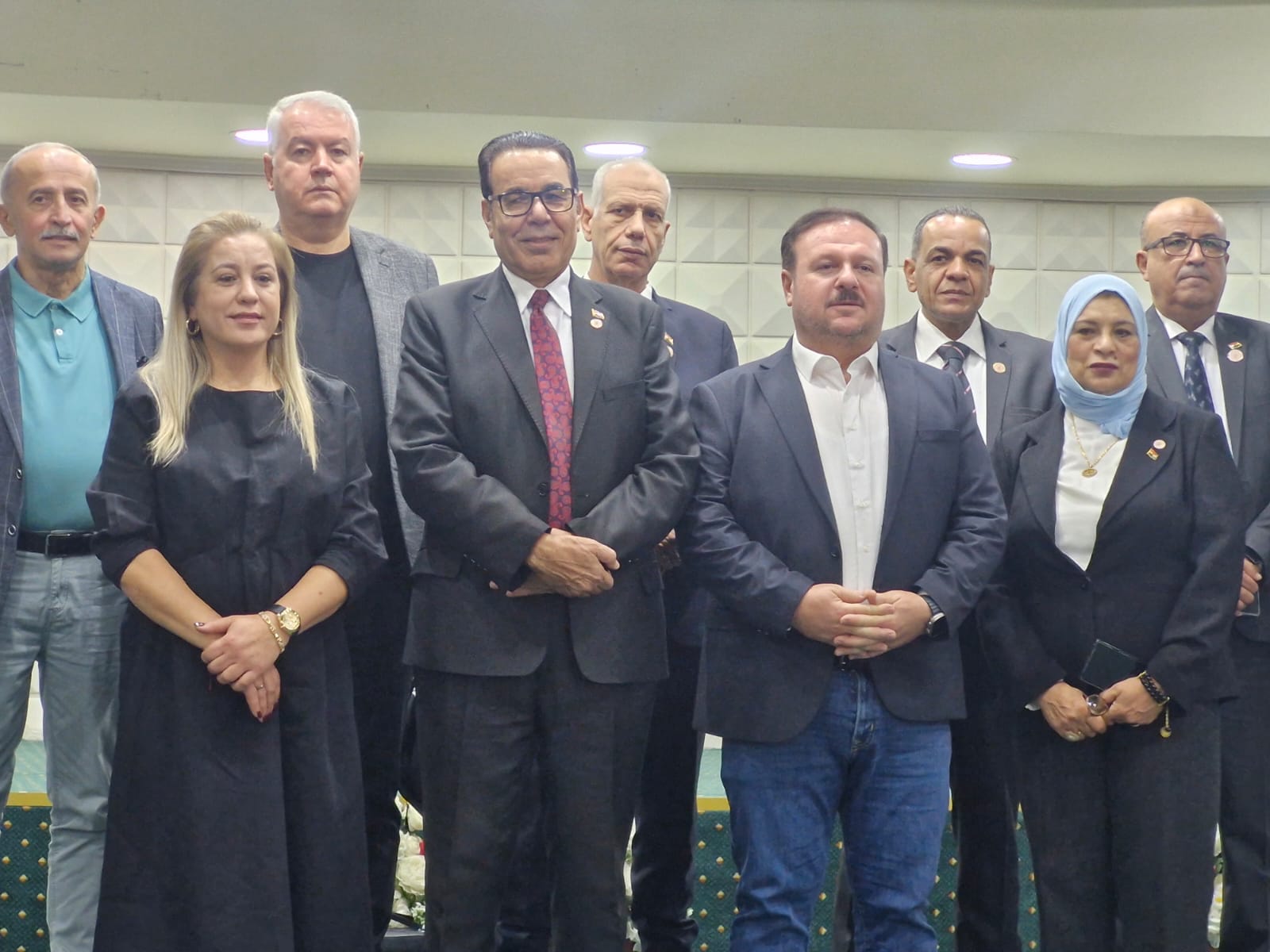 نقابة الغزل والنسيج التركى خلال التقاط صور تذكارية فى مقر النقابة المصرية