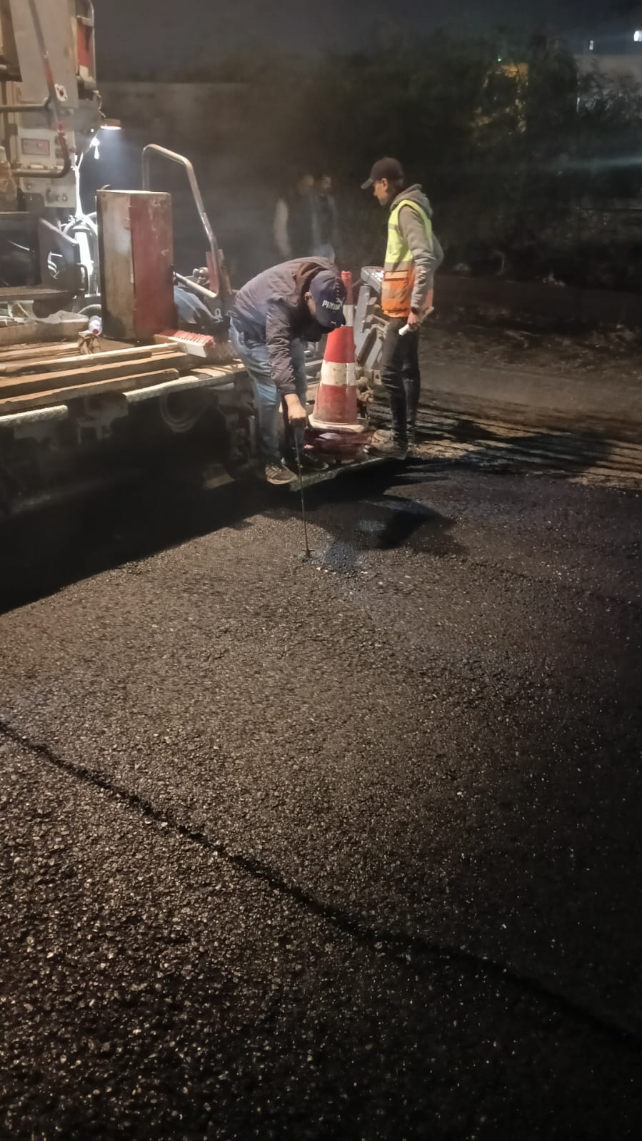 أعمال الرصف والتطوير بالشارع