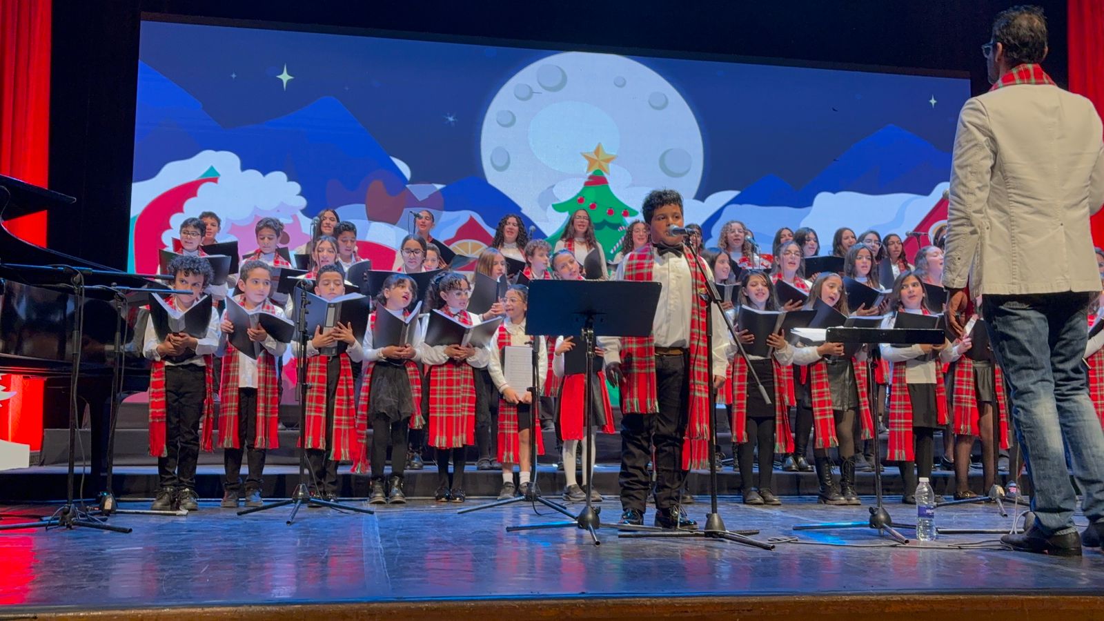 كورال اكابيلا في حفل الاوبرا  (3)