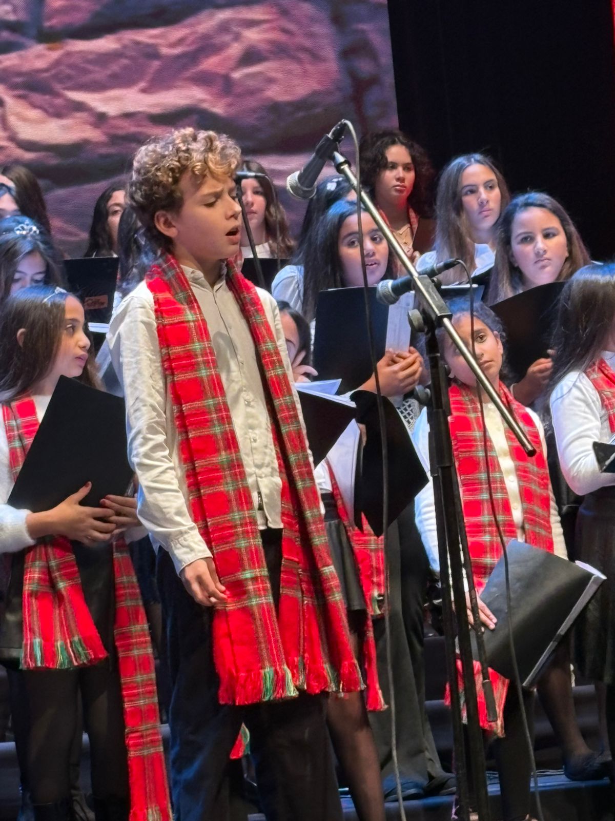 كورال اكابيلا في حفل الاوبرا  (1)