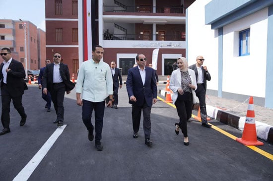 جولة للرئيس بالمشروعات جولة للرئيس بالمشروعات