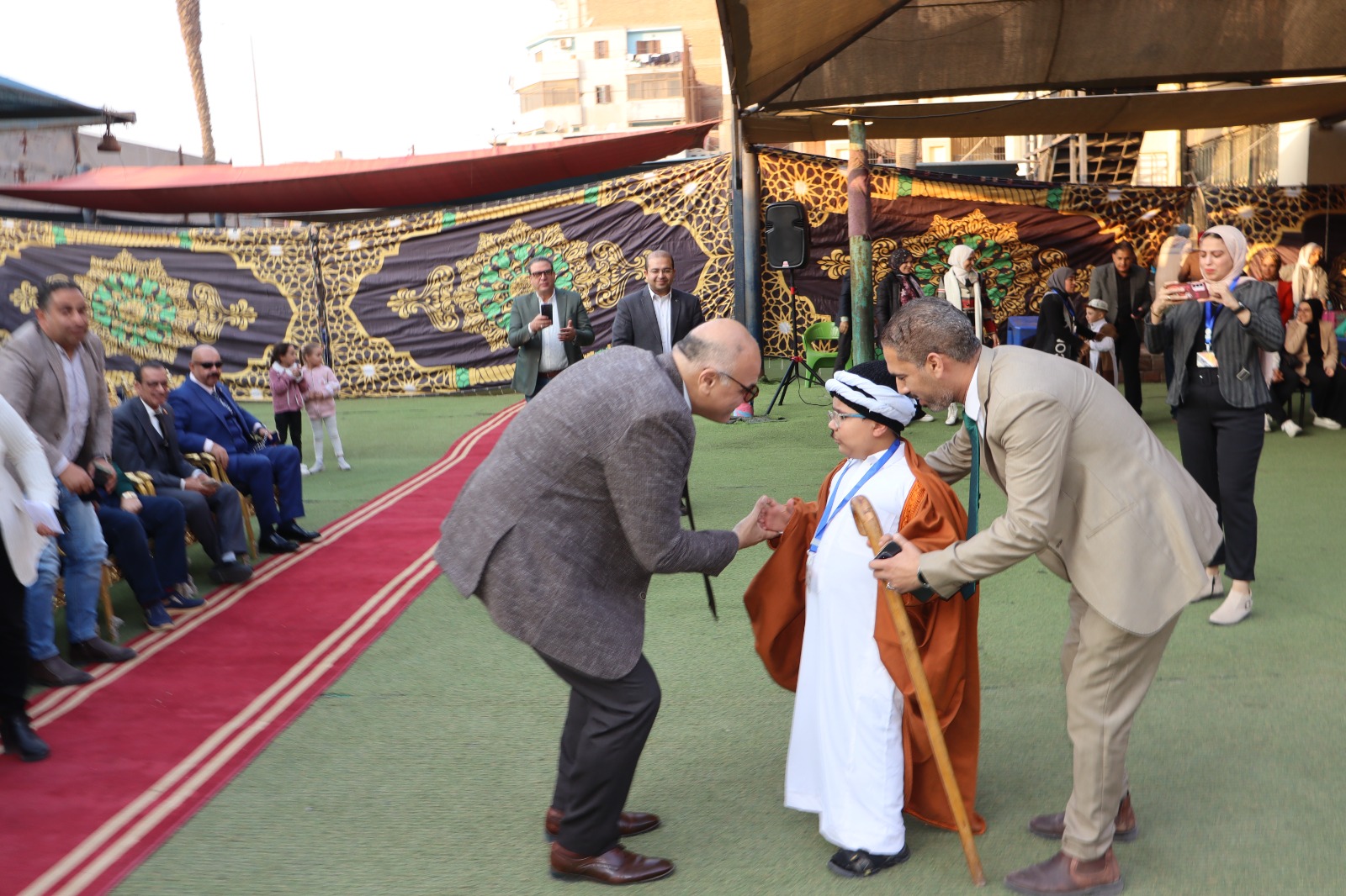 خلال الفقرات الاستعراضية