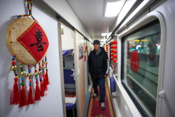 للمسافرين على رصيف محطة هاربين للسكك الحديدي (1)