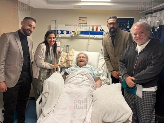 ننشر الصورة الأولى للفنان الكبير محيى إسماعيل من العناية المركزة - اليوم السابع