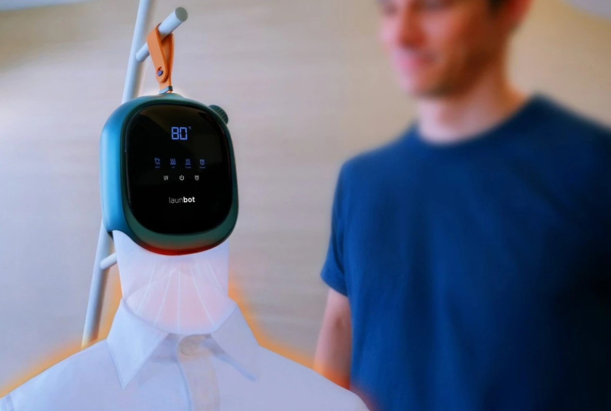 جهاز سفر مبتكر لتجفيف وكى الملابس دون استخدام اليدين