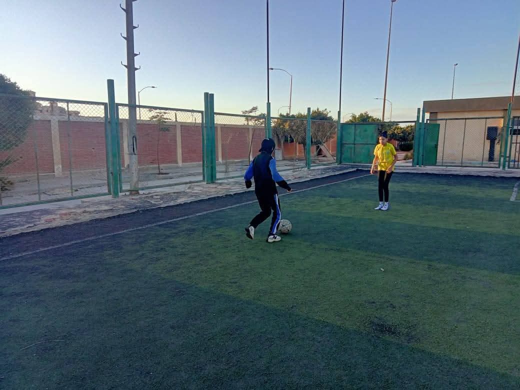 لاعبات كرة القدم 