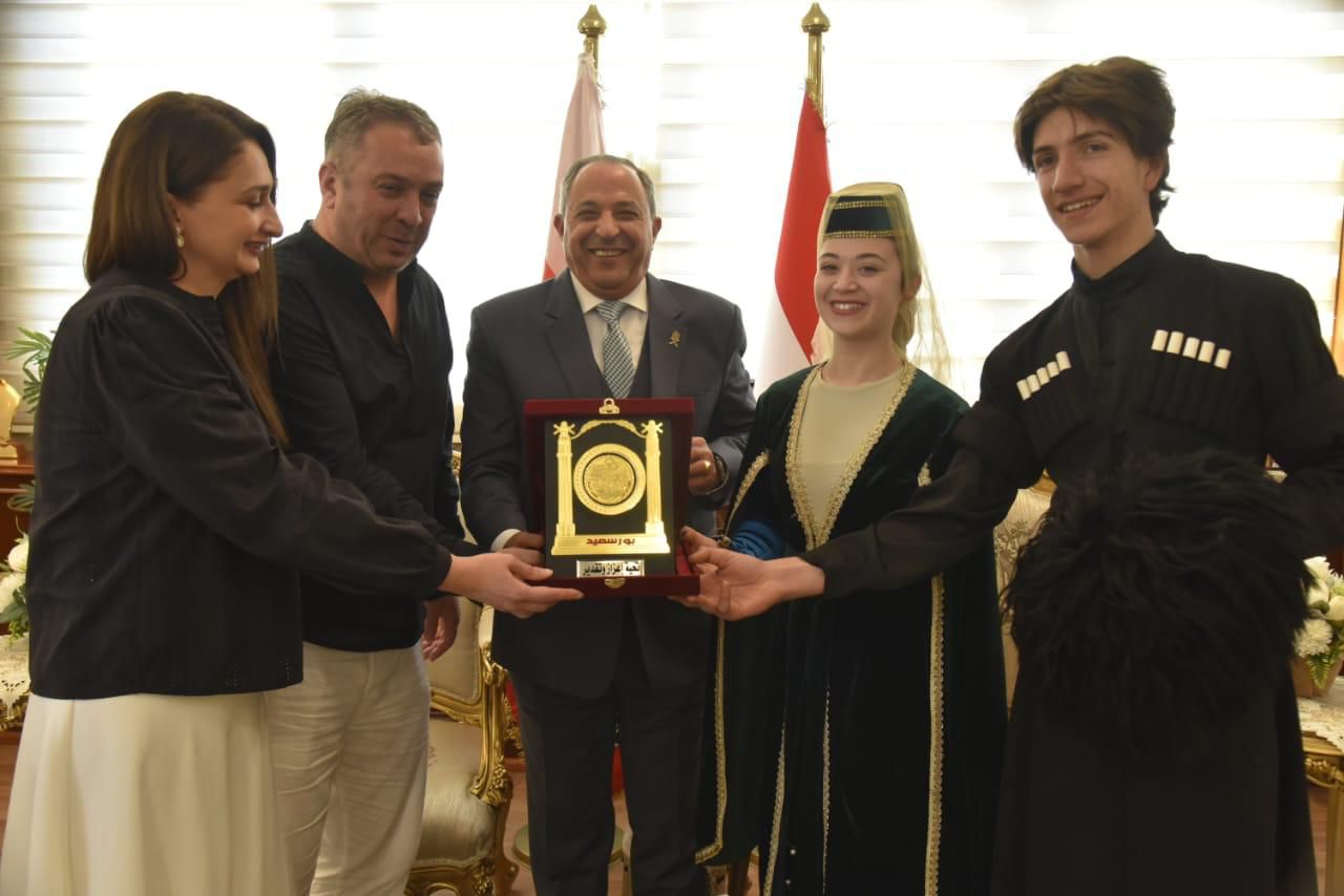 تكريم وفد اجنبي