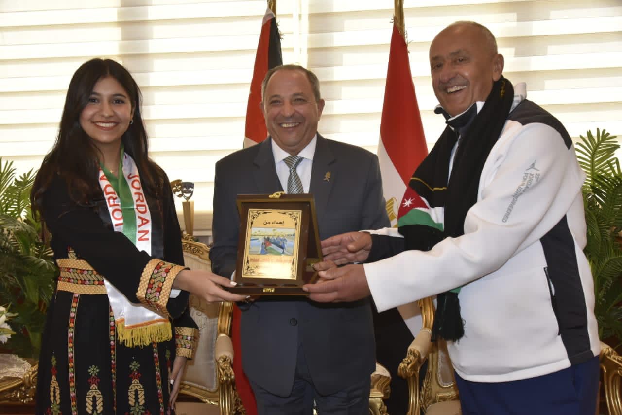 احد تكريمات المحافظ