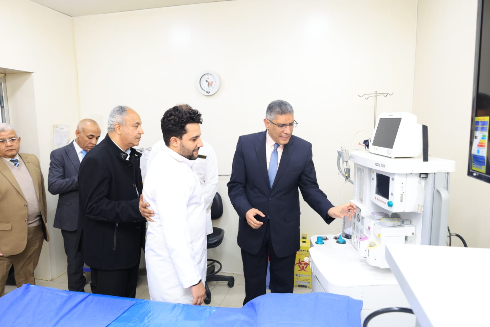 محافظ الجيزة يفتتح قسم رعاية المخ والأعصاب بمستشفى الوراق المركزى  (2)