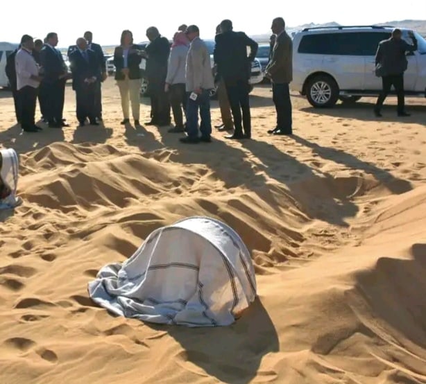 محافظ الوادي الجديد يتابع احدى جلسات الدفن بالرمال