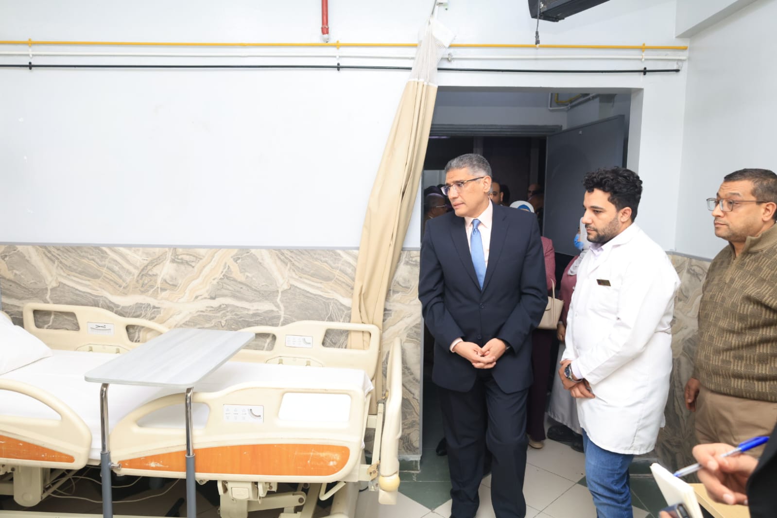 محافظ الجيزة يفتتح قسم رعاية المخ والأعصاب بمستشفى الوراق المركزى  (1)