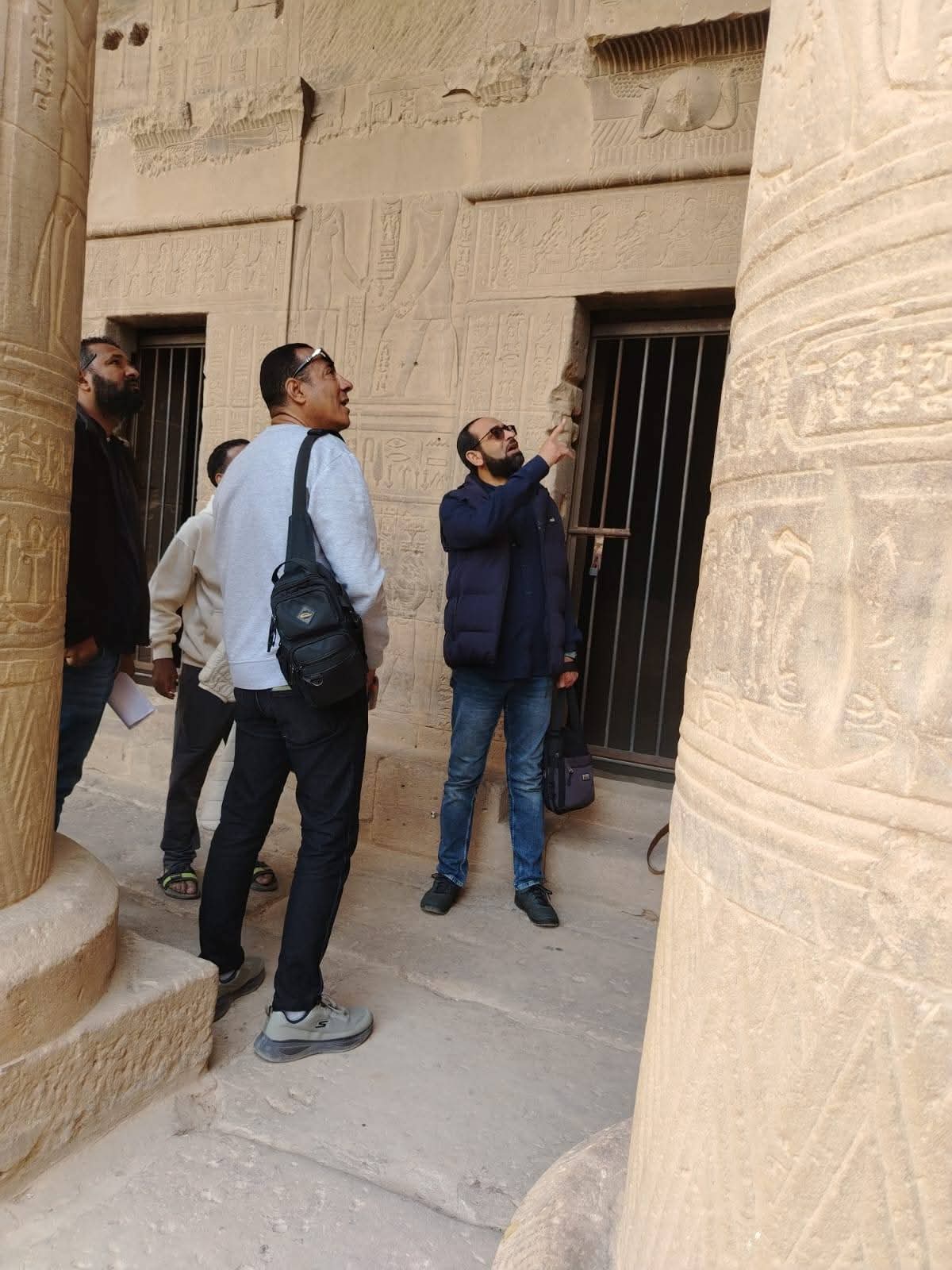 مدير آثار أسوان خلال الجولة التفقدية 