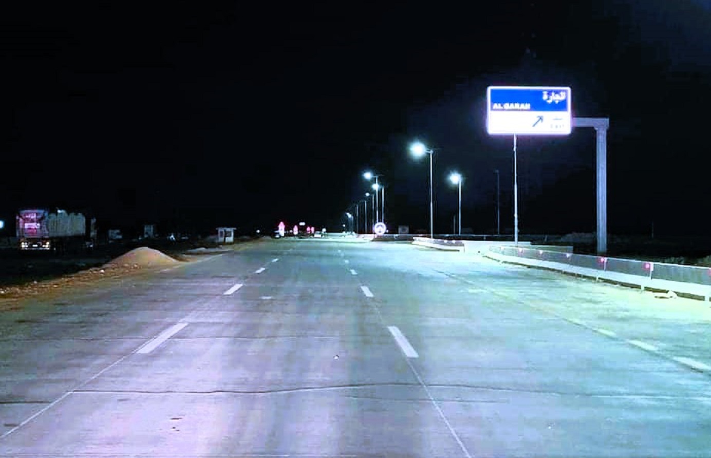 انارة مناطق المنحنيات بالطاقة الشمسية - طريق سيوة