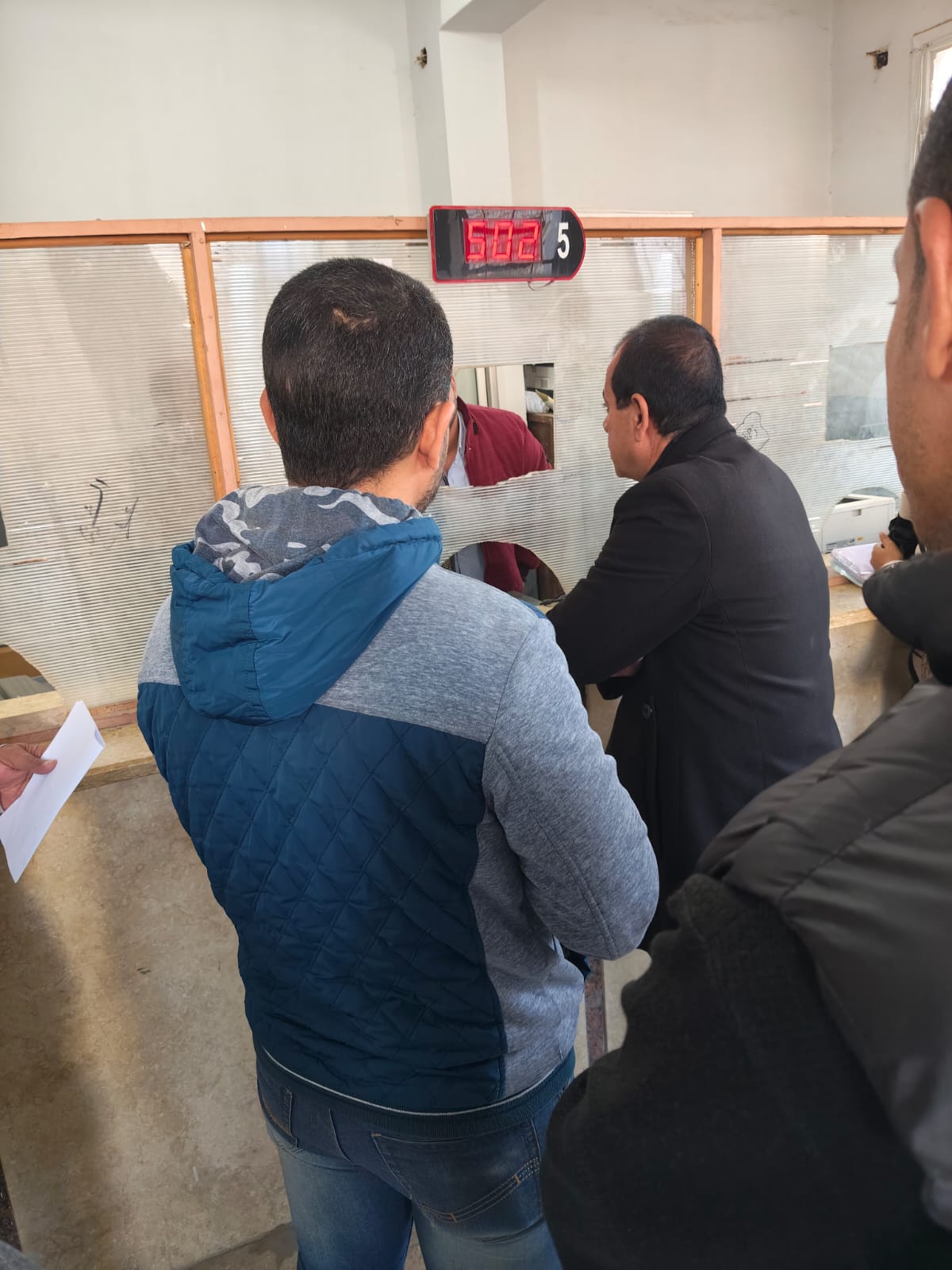 رئيس مركز ومدينة العياط يتابع مستوى الخدمات المقدمة للمواطنين (3)