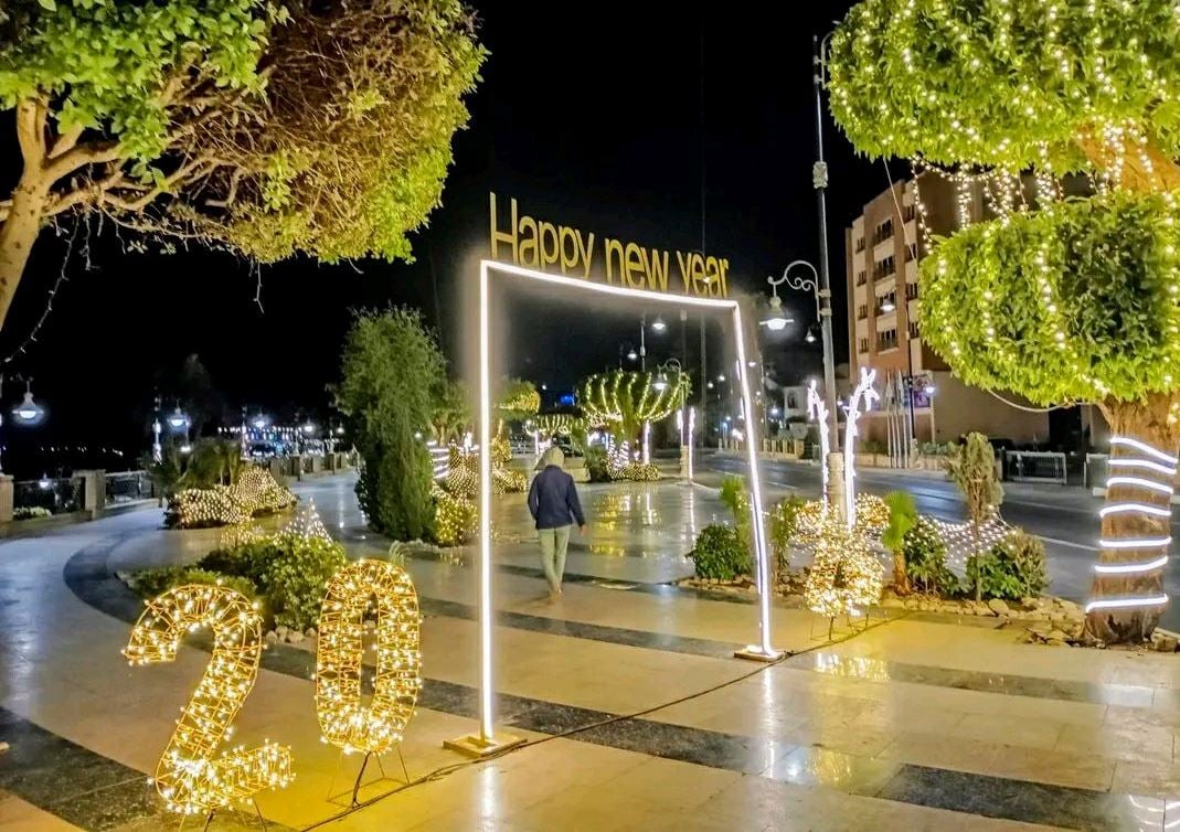 جانب من الاستعداد للعام الجديد على الكورنيش