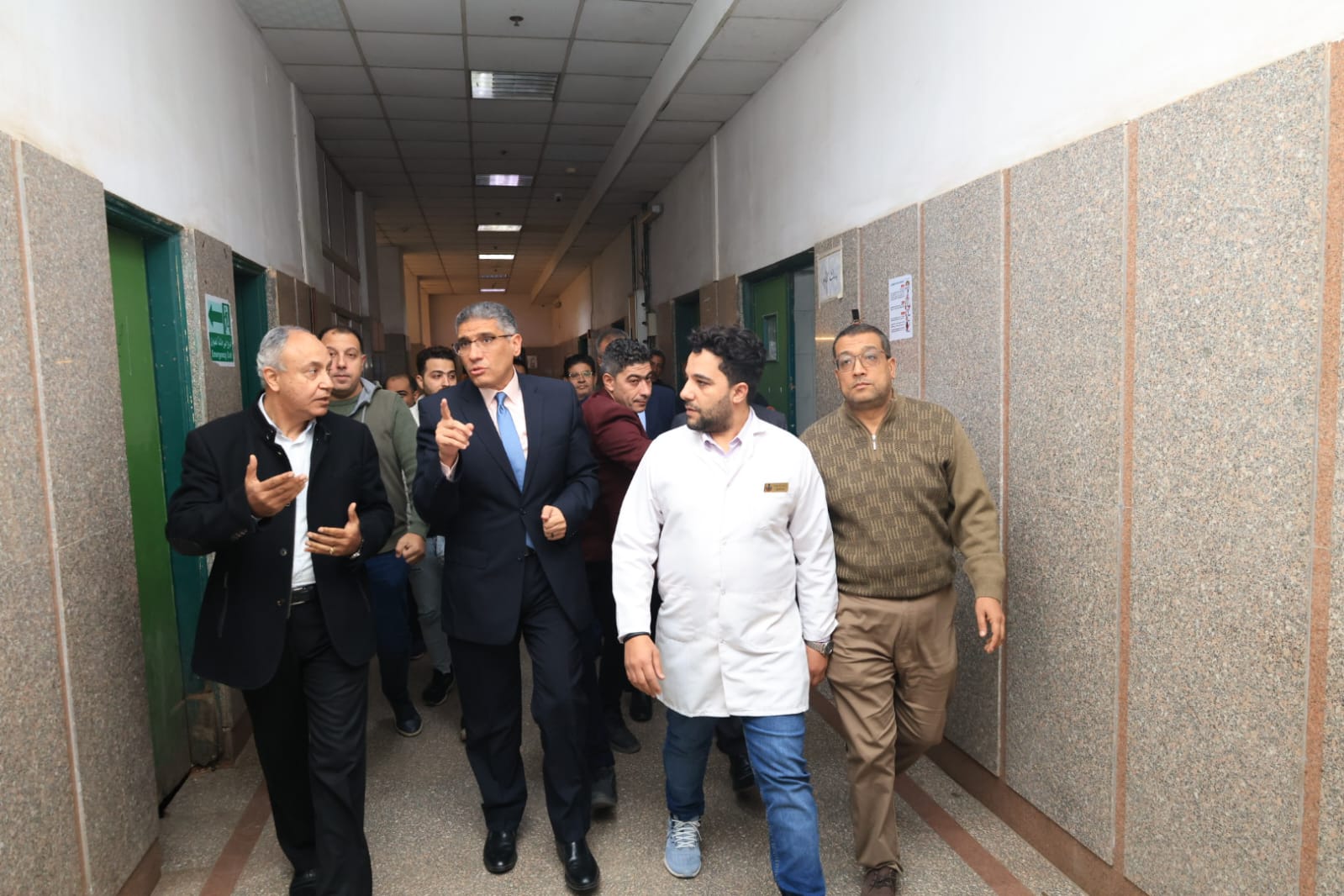 محافظ الجيزة يفتتح قسم رعاية المخ والأعصاب بمستشفى الوراق المركزى  (4)