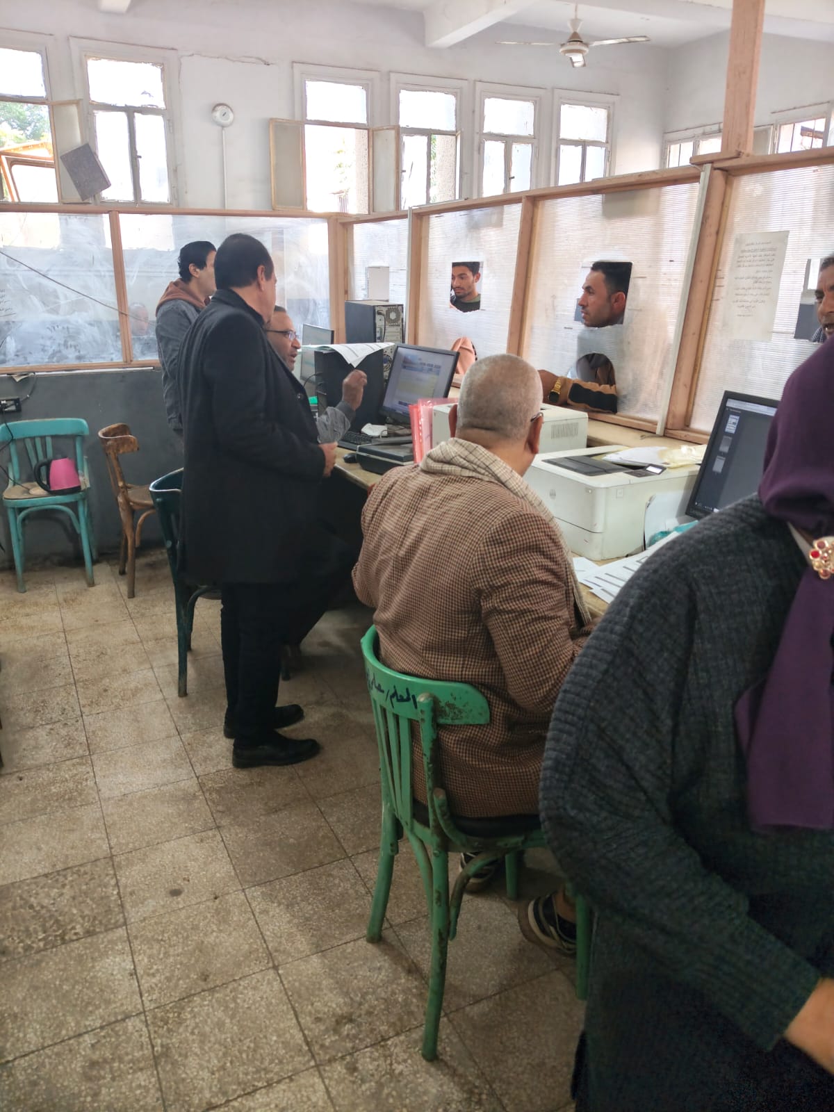 رئيس مركز ومدينة العياط يتابع مستوى الخدمات المقدمة للمواطنين (2)