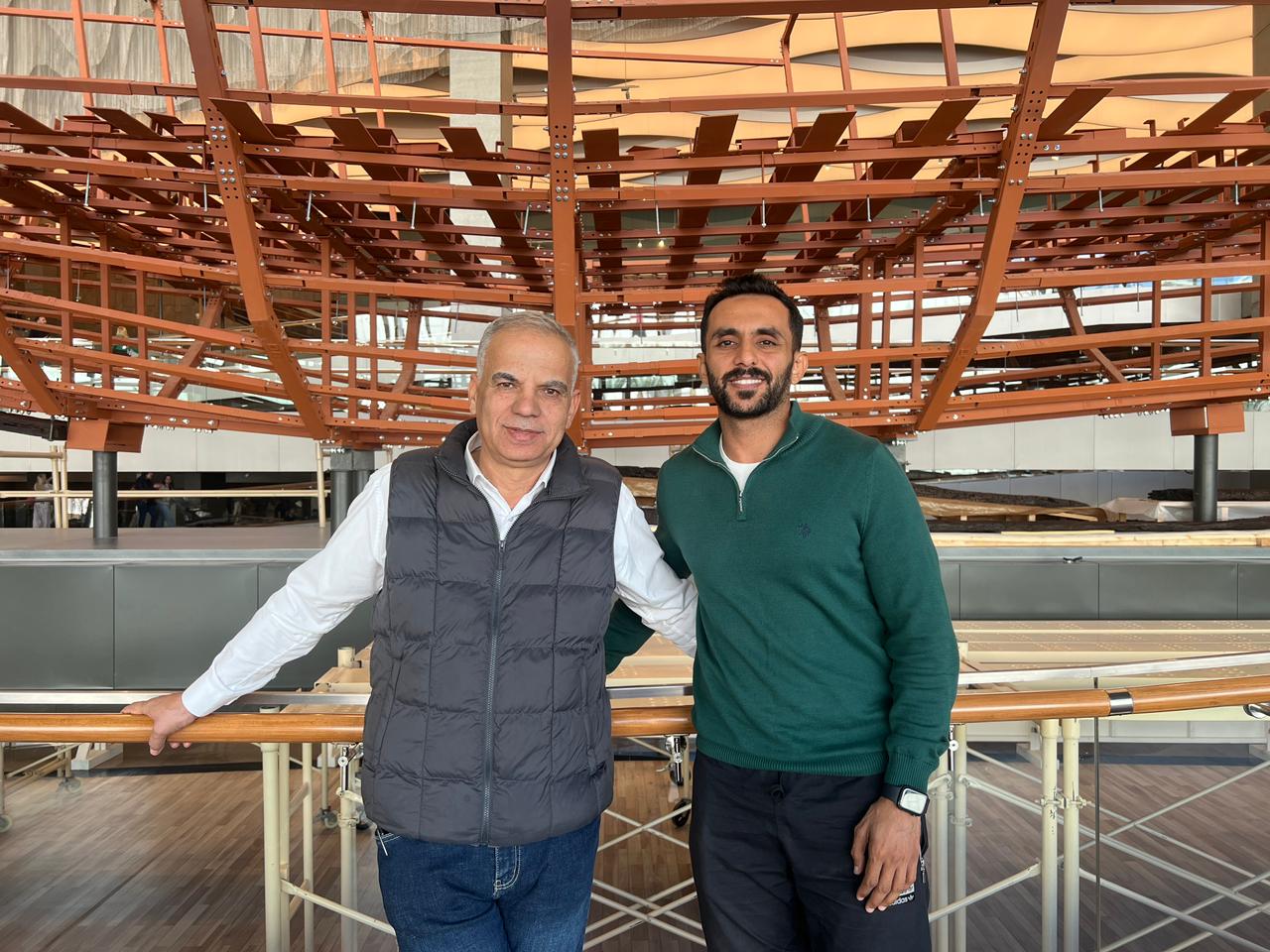 الدكتور عيسى زيدان والزميل محمد أسعد داخل متحف مراكب خوفو