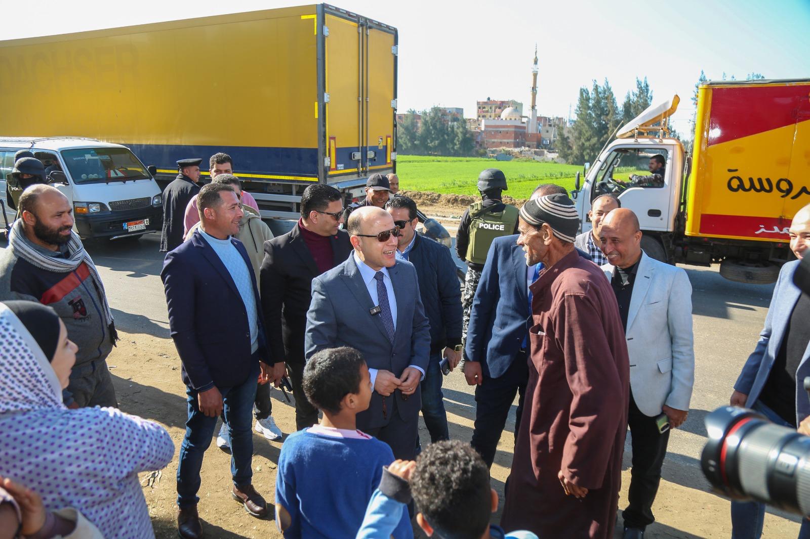 محافظ كفر الشيخ يستمع للمواطنين