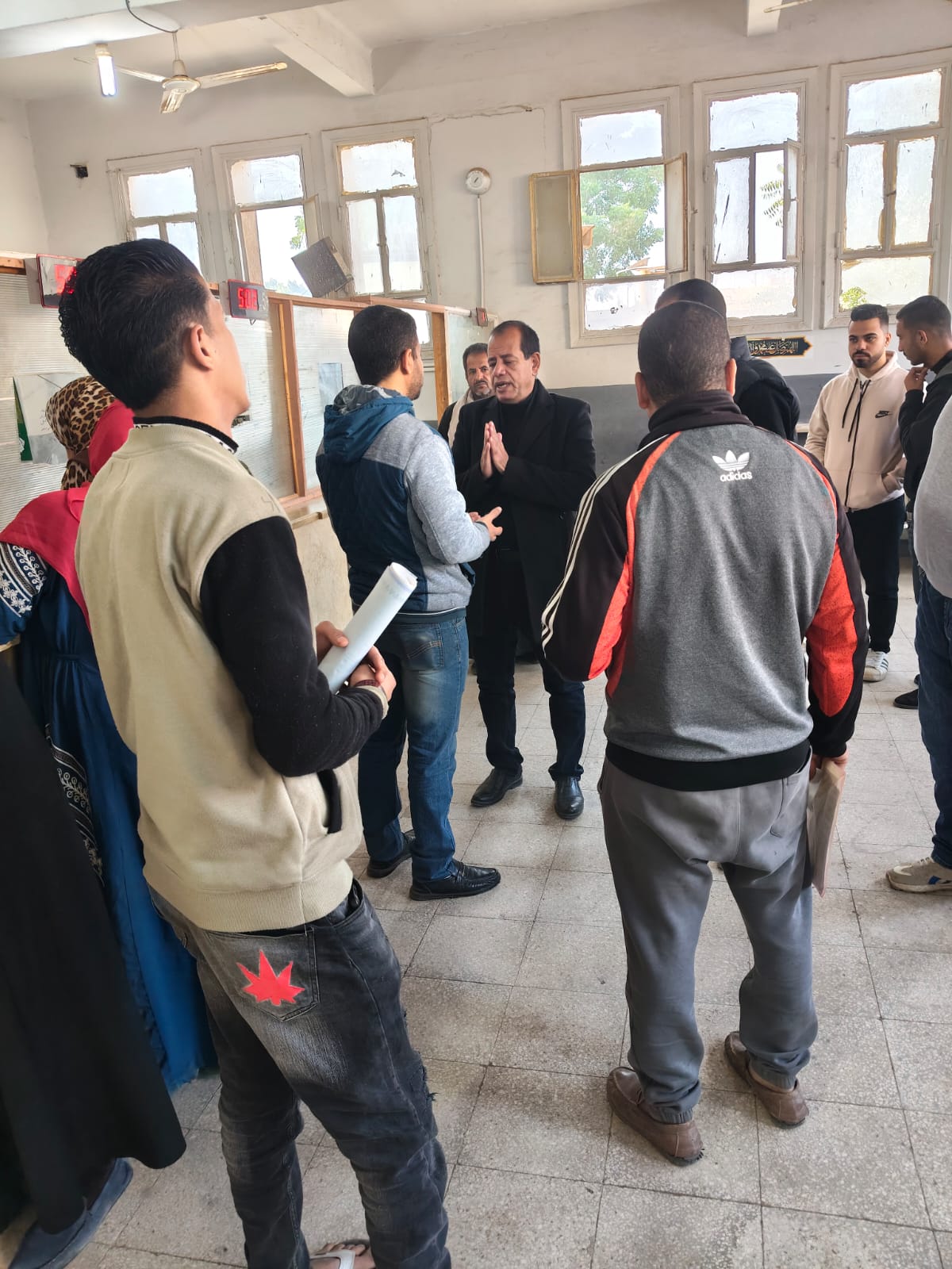 رئيس مركز ومدينة العياط يتابع مستوى الخدمات المقدمة للمواطنين (4)