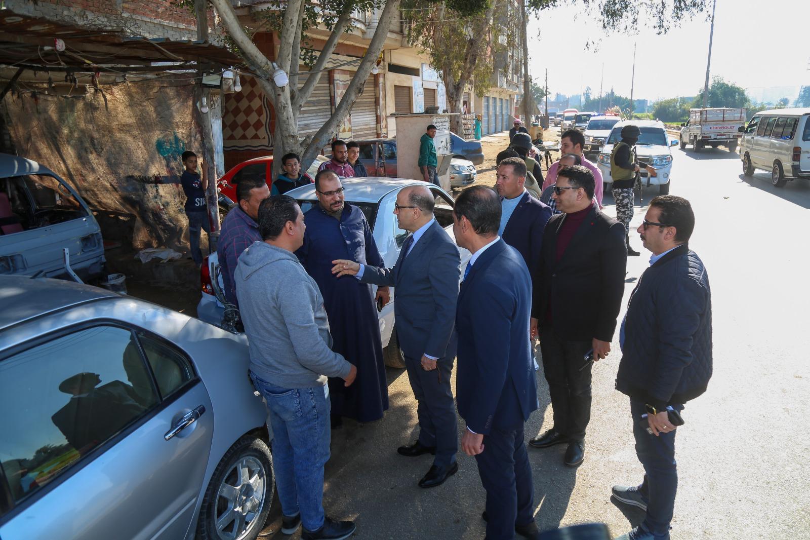 محافظ كفر الشيخ يلتقي بالمواطنين