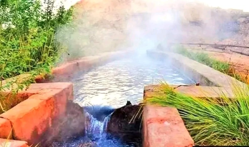 الابار الساخنة فى صباح احد ايام الشتاء